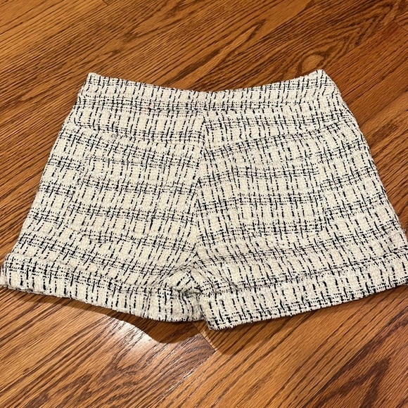 Robertson + Rodeo Woman’s Cream and Black Shorts Size XS - Picture 4 of 7